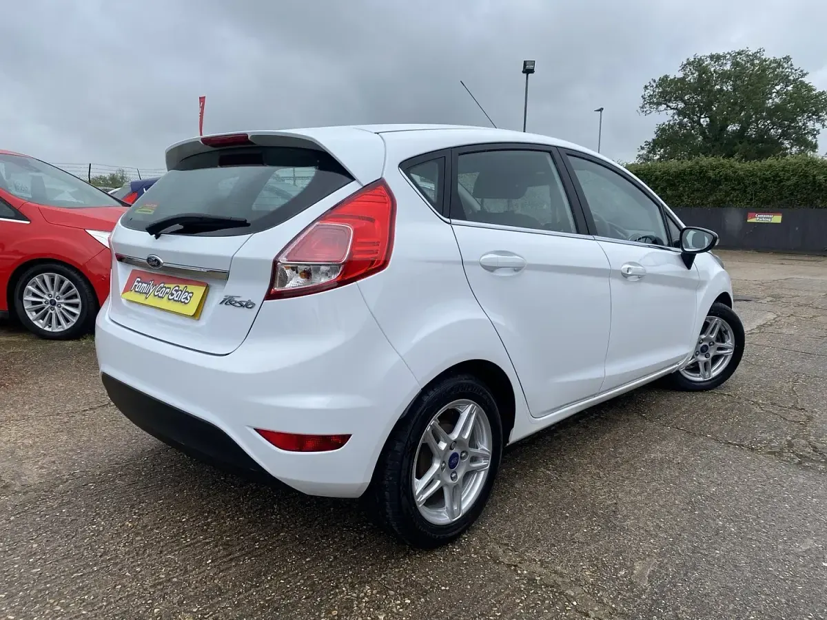 Used Ford Fiesta Zetec 2014 White Hatchback