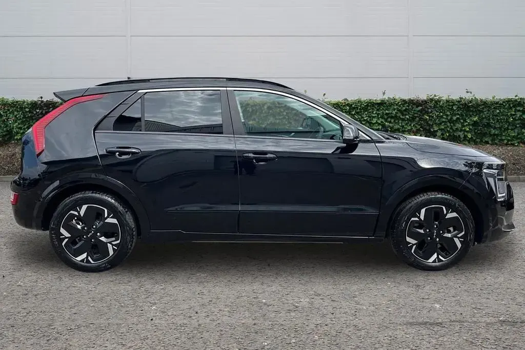 Used Kia Niro 150 kW (204 HP) 2025 Black SUV