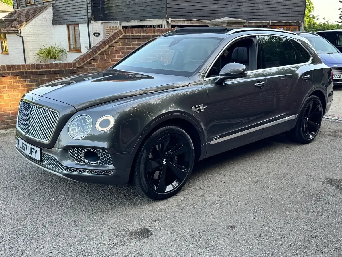Used Bentley Bentayga 435 HP (319 kW) 2017 Grey SUV