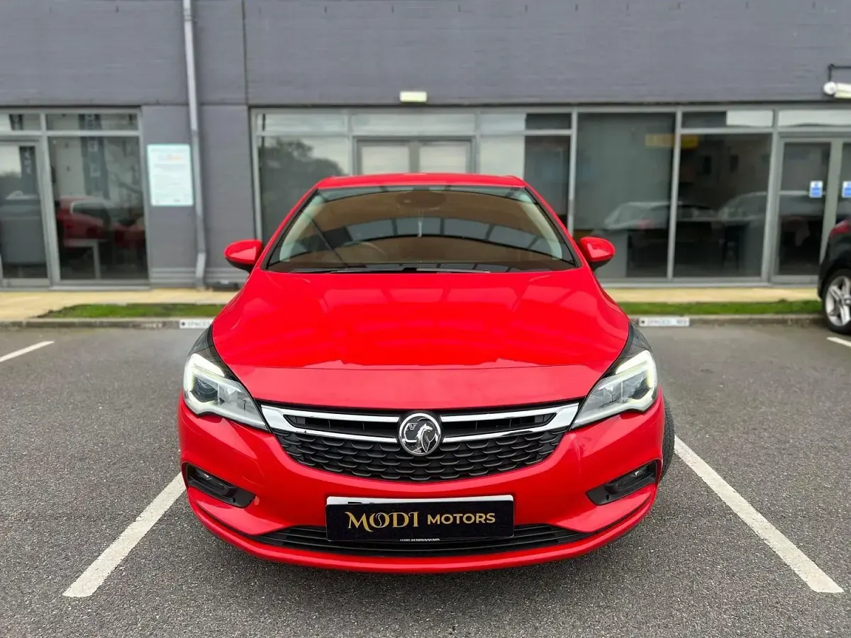 Usado Vauxhall Astra SRi 105 CV (77 kW) 2018 Rojo Utilitario