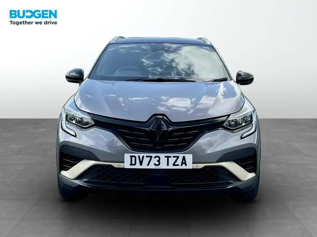 Używany Renault Captur Engineered 143 KM (105 kW) 2023 Szary SUV