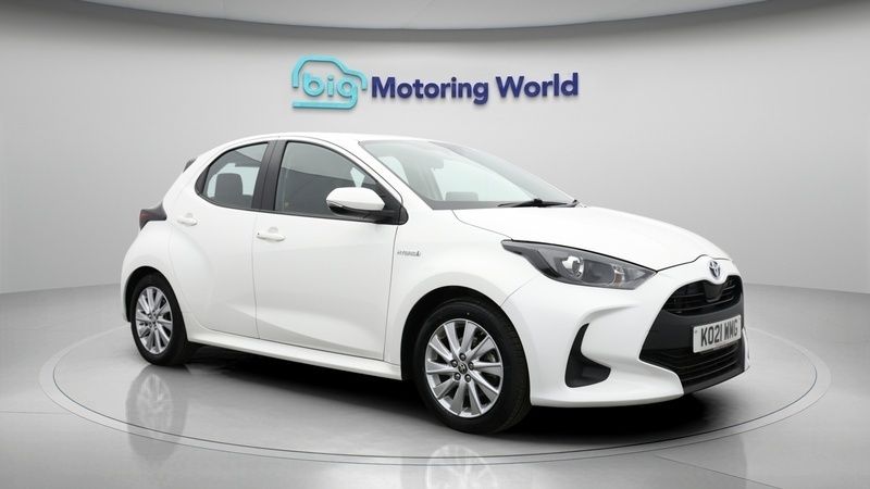 White Used 2021 Toyota Yaris Hybrid Hatchback | £12,400 (Good price) - Image 1/4