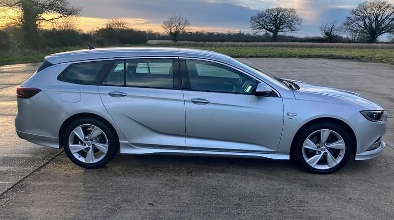 Used Vauxhall Insignia SRi 170 HP (125 kW) 2019 Silver Estate