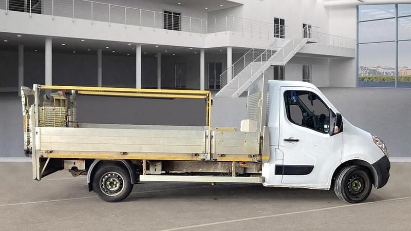 Used Vauxhall Movano 130 HP (95 kW) 2018 White MPV