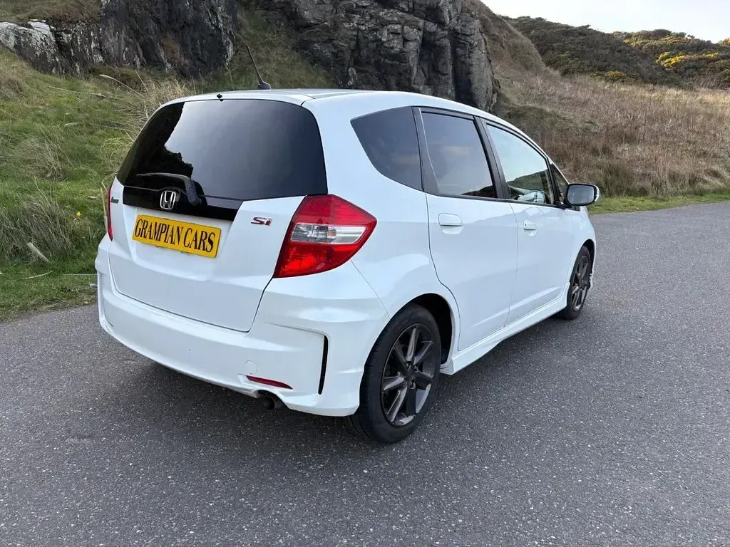 Used Honda Jazz SI 99 HP (72 kW) 2014 White Hatchback