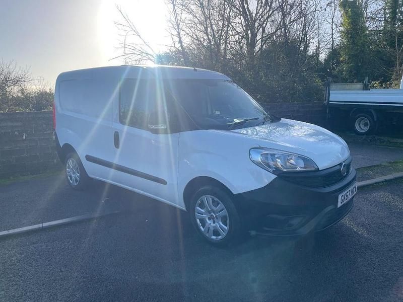 Used Fiat Doblò 95 HP (69 kW) 2017 White MPV