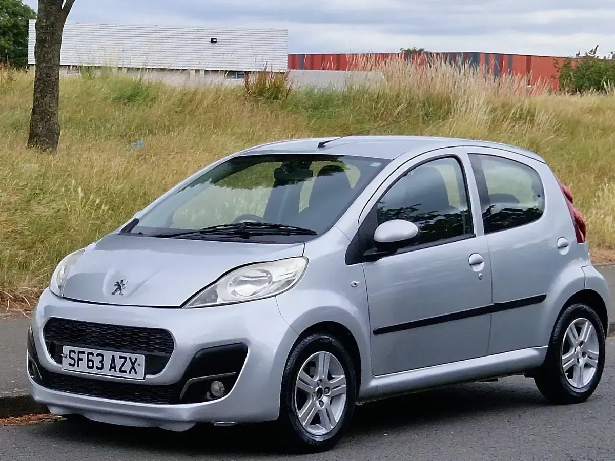 Used Peugeot 107 Active 68 HP (50 kW) 2013 Silver Hatchback