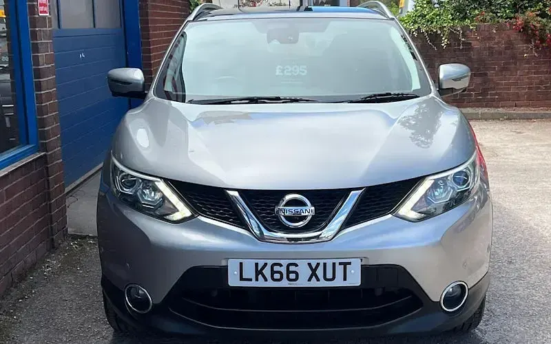 Used Nissan Qashqai Tekna 110 HP (80 kW) 2016 Silver SUV