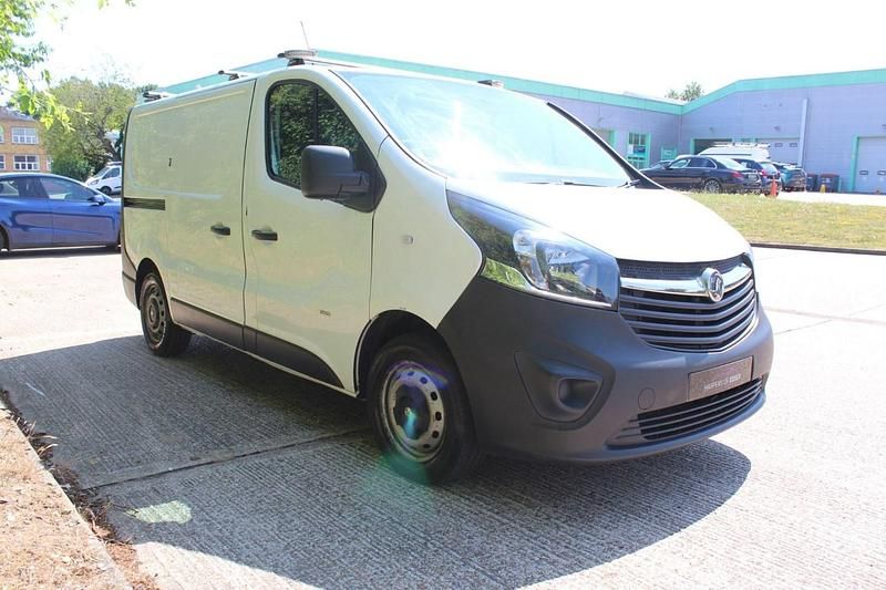 White Used 2014 Vauxhall Vivaro S Van | £4,495 (Good price) - Image 1/4
