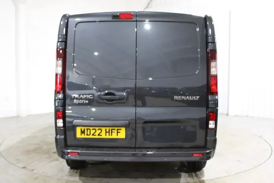 Usado Renault Trafic 150 HP (110 kW) 2022 Cinzento