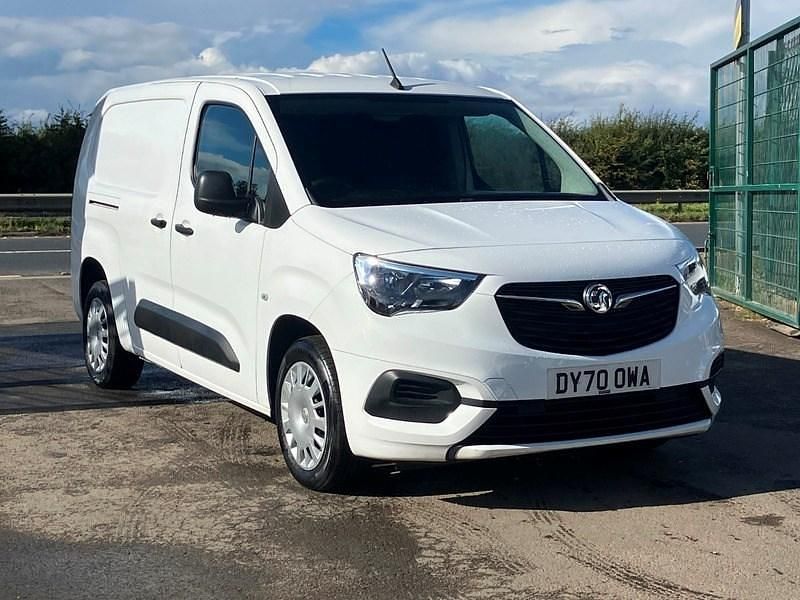 White Used 2020 Vauxhall Combo Sportive MPV | £6,950 (Good price) - Image 1/4
