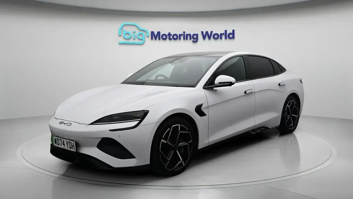Used BYD Seal 389 kW (530 HP) 2025 White Sedan