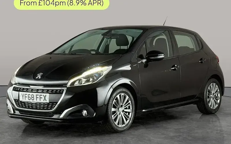 Used Peugeot 208 Signature Sky 82 HP (60 kW) 2019 Hatchback