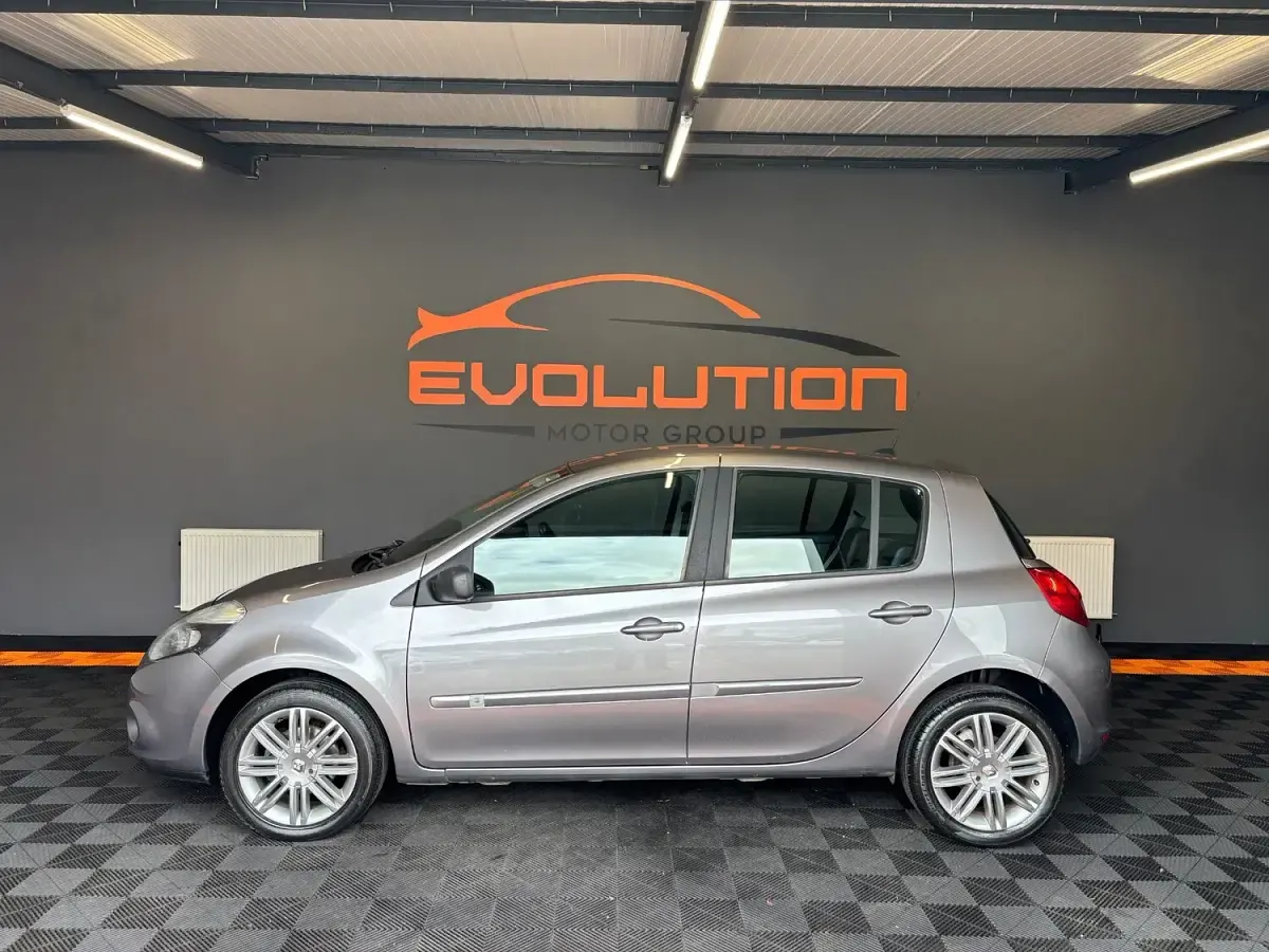 Used Renault Clio II Dynamique 2011 Grey Hatchback