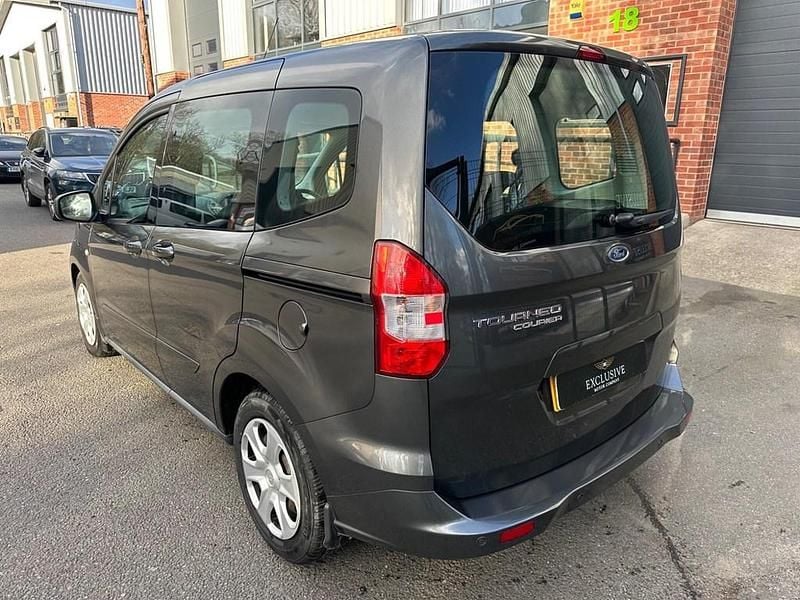 Used Ford Tourneo Courier Zetec 100 HP (73 kW) 2019 Grey MPV
