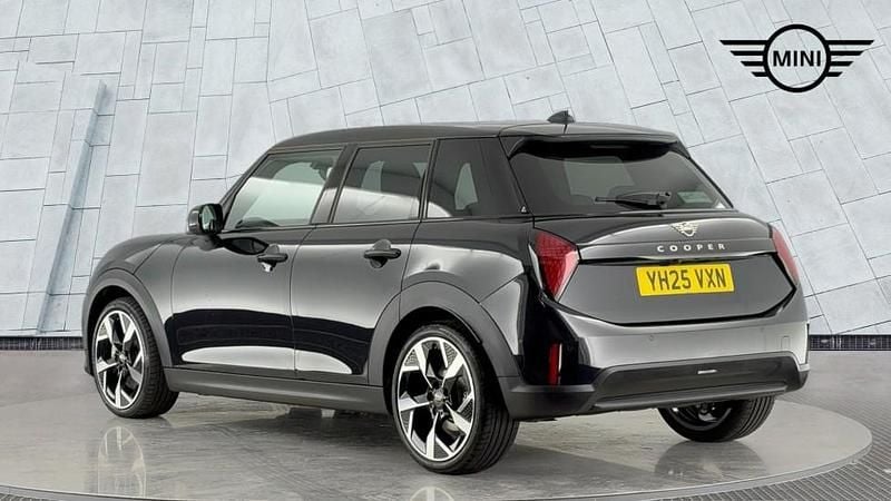 Usado Mini Cooper Hatch 113 kW (154 HP) 2025 Preto Citadino