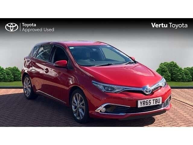 Red Used 2015 Toyota Auris Hybrid Hatchback | £11,456 (Fair price) - Image 1/4