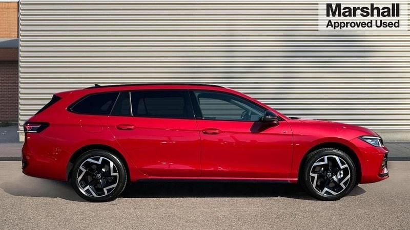 Used VW Passat R-line 272 HP (200 kW) 2025 Red Estate