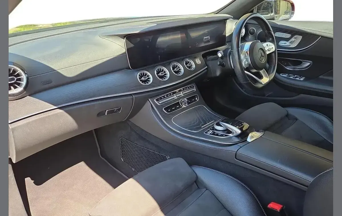 Usado Mercedes E300 AMG Line Premium 241 HP (177 kW) 2021 Preto Cabrios