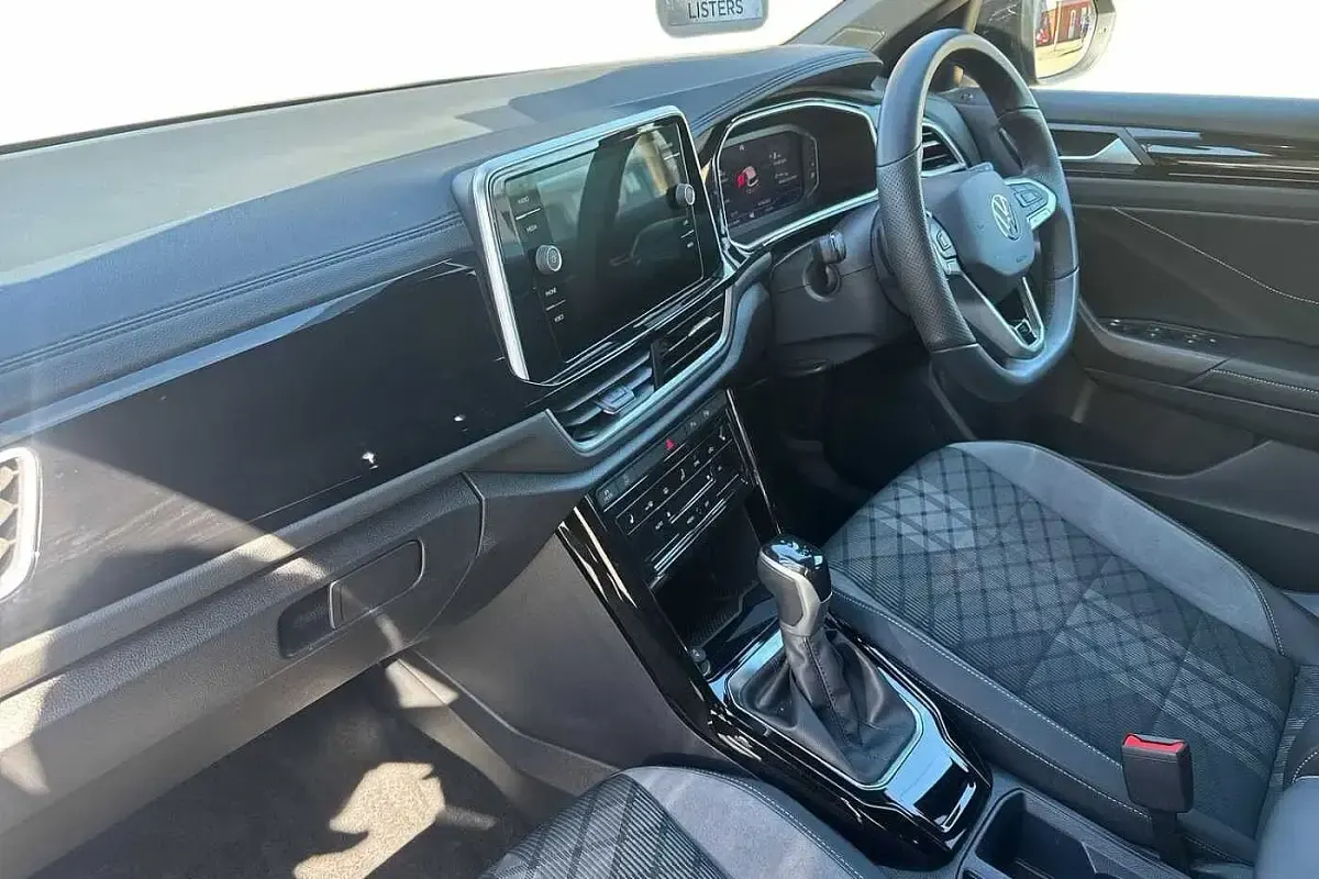 Used VW T-Roc R-line 150 HP (110 kW) 2025 Deep black SUV