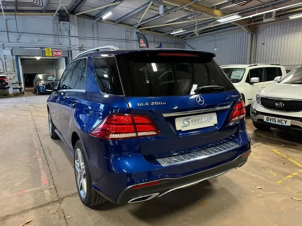 Usado Mercedes GLE250 AMG line 2018 Azul Carrinha