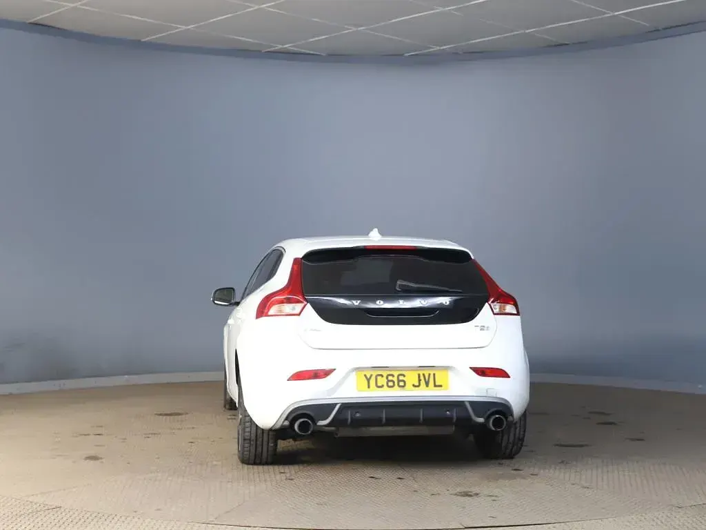 Used Volvo V40 R-Design 2016 White Hatchback