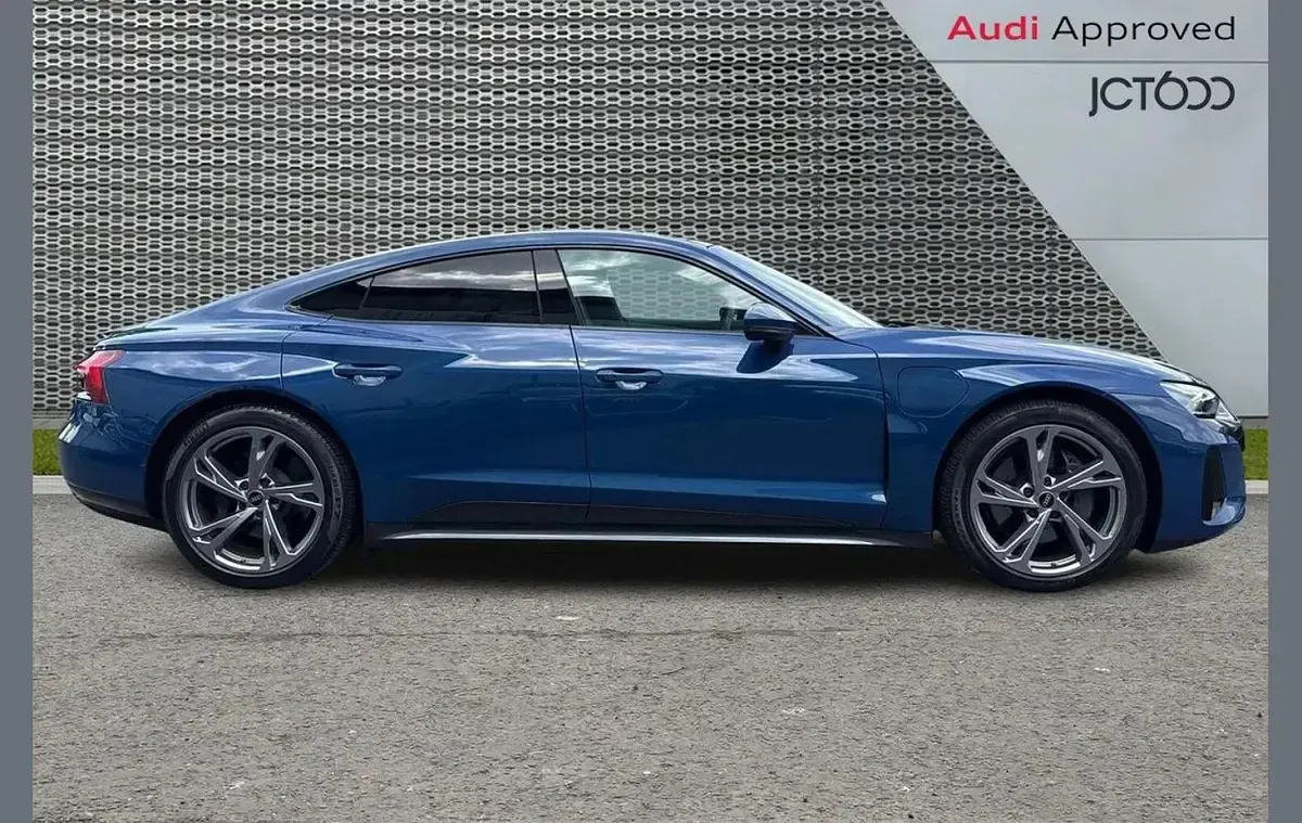 Used Audi e-tron GT quattro Comfort 384 kW (523 HP) 2022 Blue Sedan
