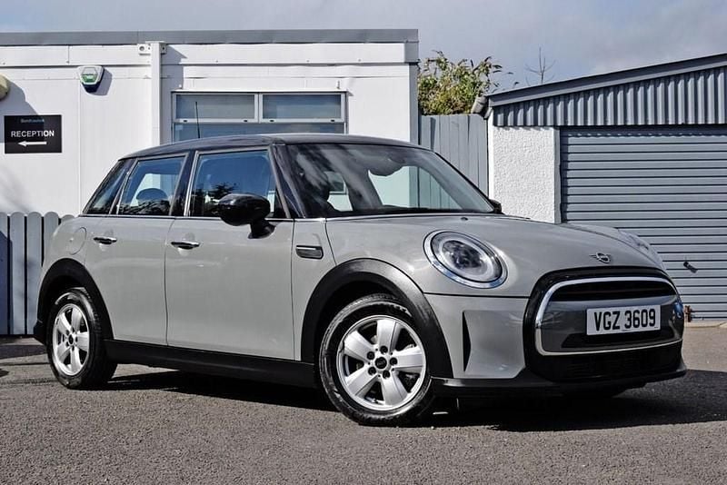Begagnad Mini Cooper Classic 136 HK (100 kW) 2022 Grå Halvkombi