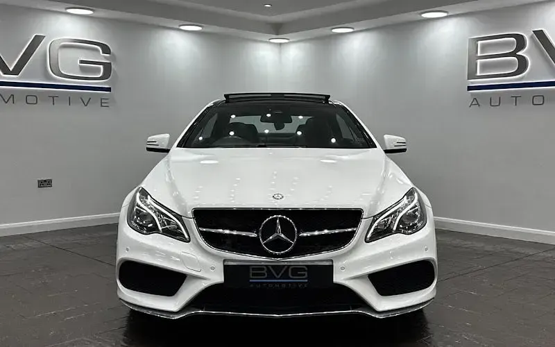 Usado Mercedes E220 AMG line 177 HP (130 kW) 2016 Branco Coupé
