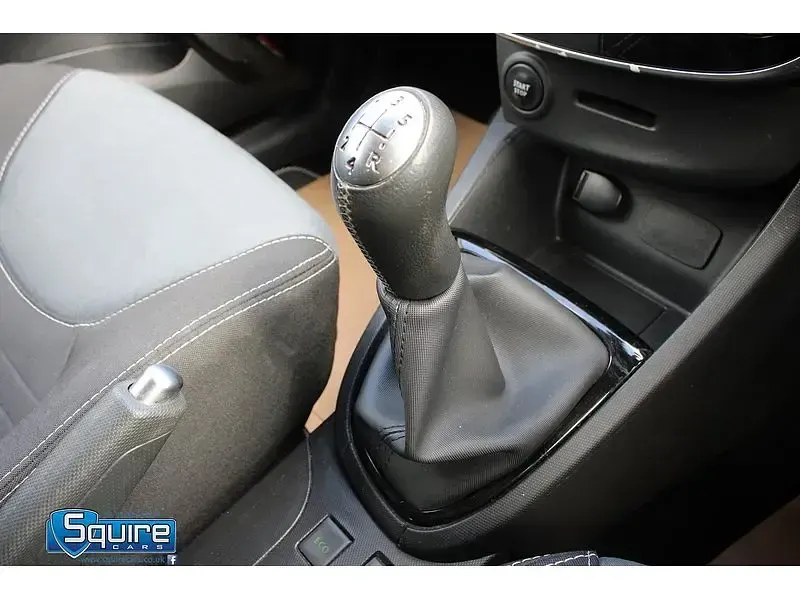Used Renault Clio Dynamique 90 HP (66 kW) 2015 Red Hatchback