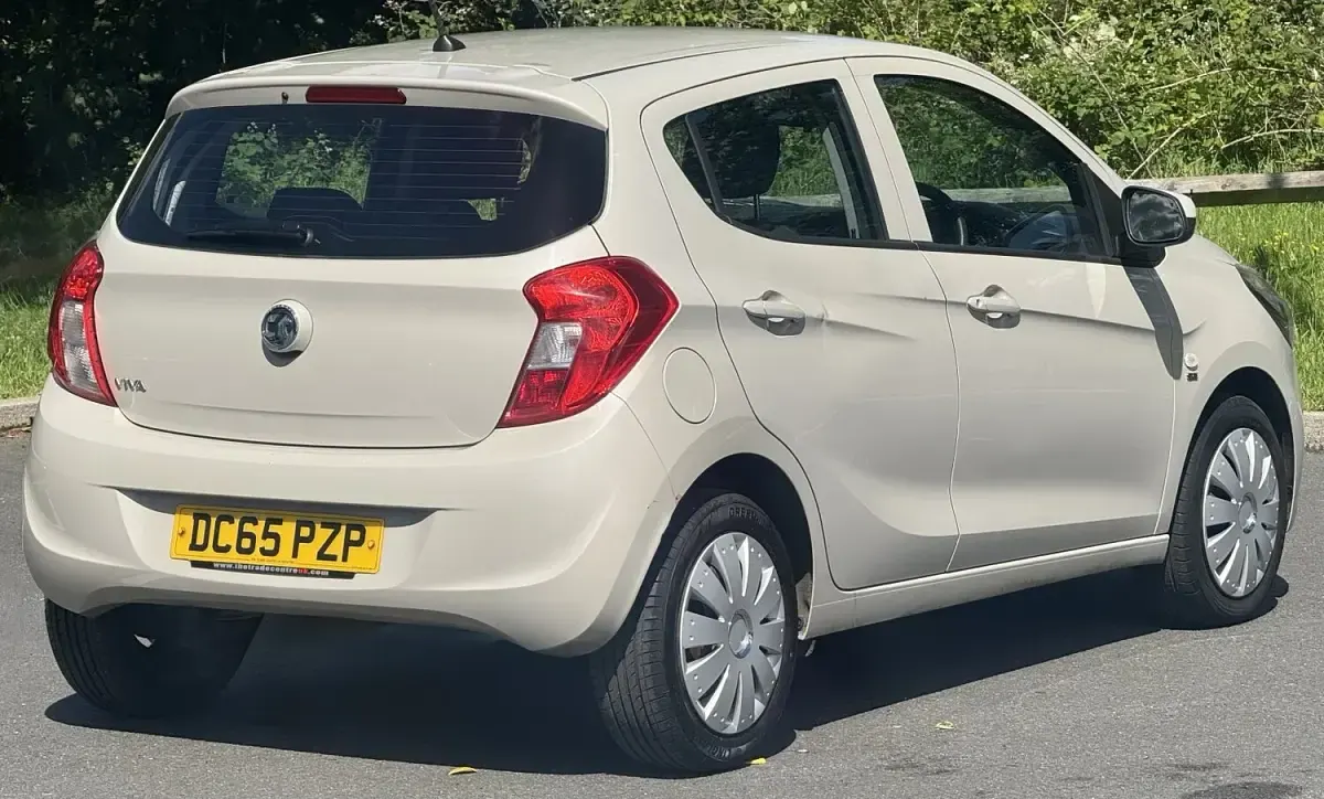 Used Vauxhall Viva 75 HP (55 kW) 2016 Grey Hatchback