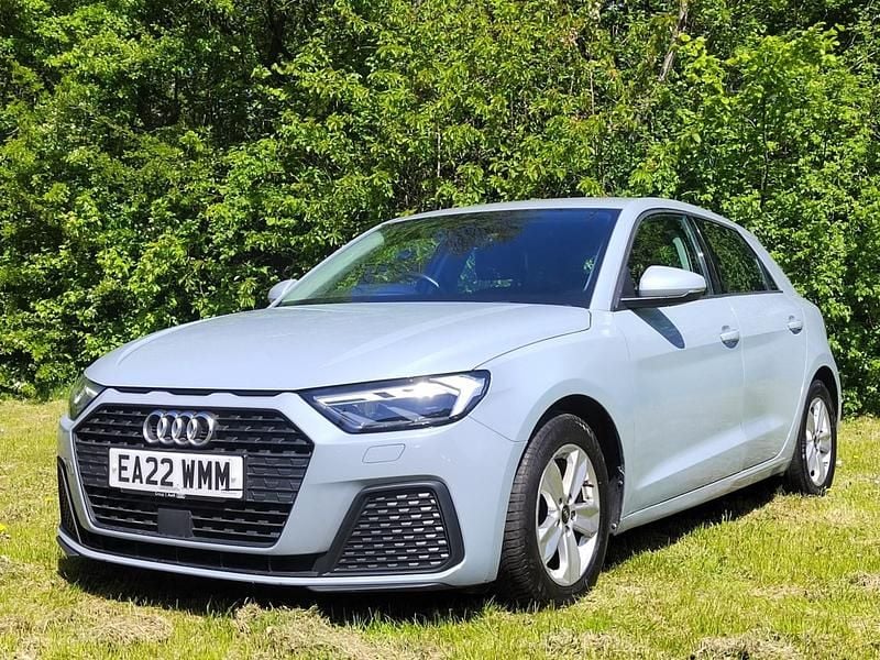 Begagnad Audi A1 Advanced 94 HK (69 kW) 2022 Grå SUV