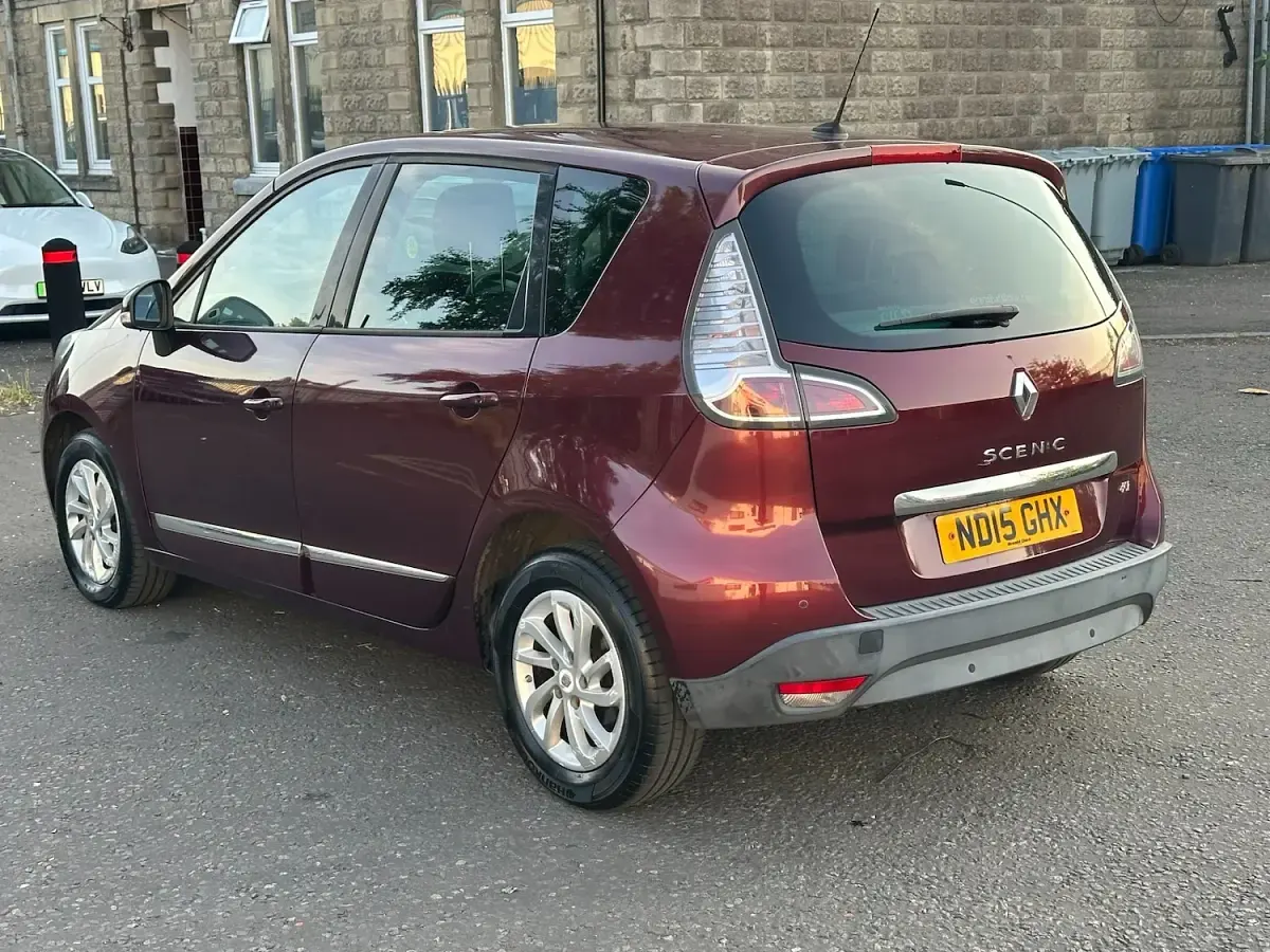 Used Renault Scénic III Dynamique 110 HP (80 kW) 2015 Red MPV