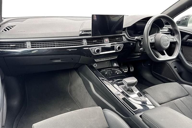 Used Audi A4 Black Edition 150 HP (110 kW) 2021 Glacier white Sedan