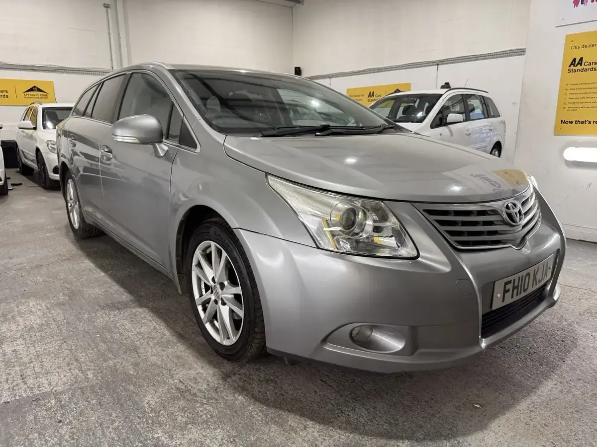 Used Toyota Avensis 147 HP (108 kW) 2010 Grey Estate