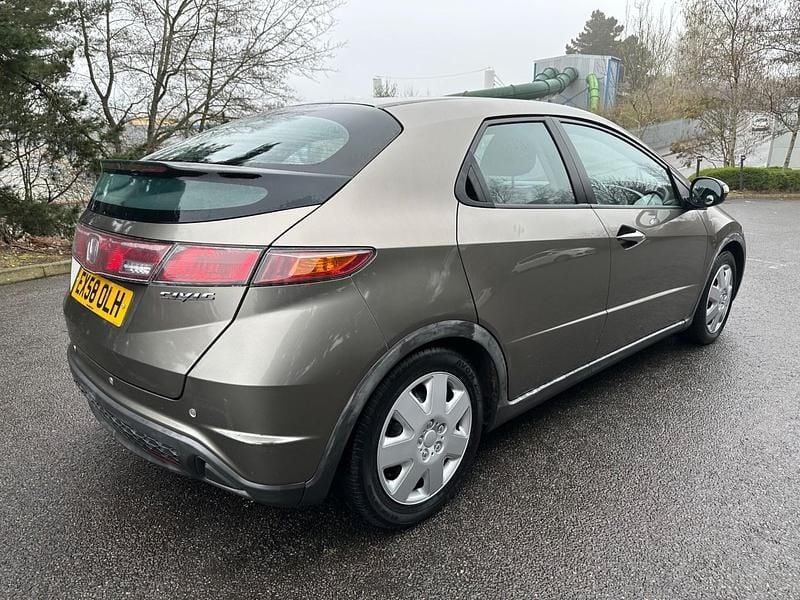 Used Honda Civic SE 100 HP (73 kW) 2008 Grey Hatchback