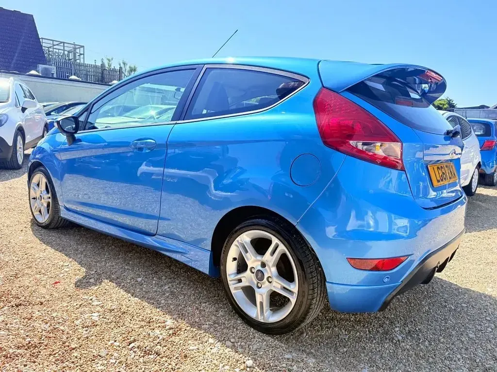 Used Ford Fiesta Zetec 118 HP (86 kW) 2011 Blue Hatchback