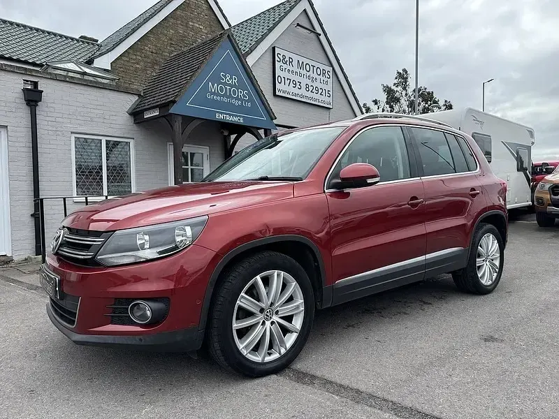 Usado VW Tiguan Edition 150 CV (110 kW) 2015 Rojo SUV