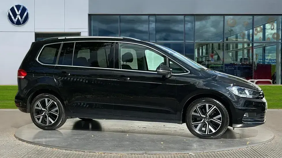 Used VW Touran SEL 150 HP (110 kW) 2025 Black MPV