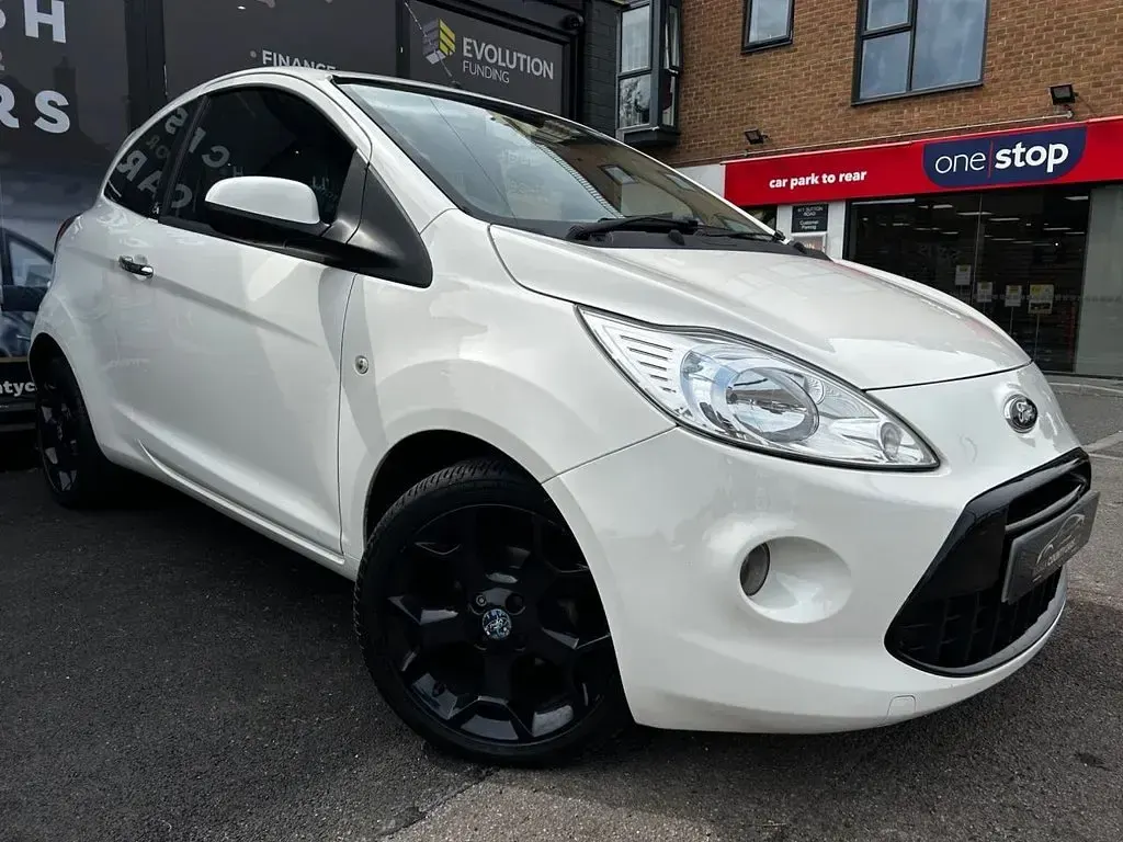 Used Ford Ka Metall 69 HP (50 kW) 2012 White Hatchback