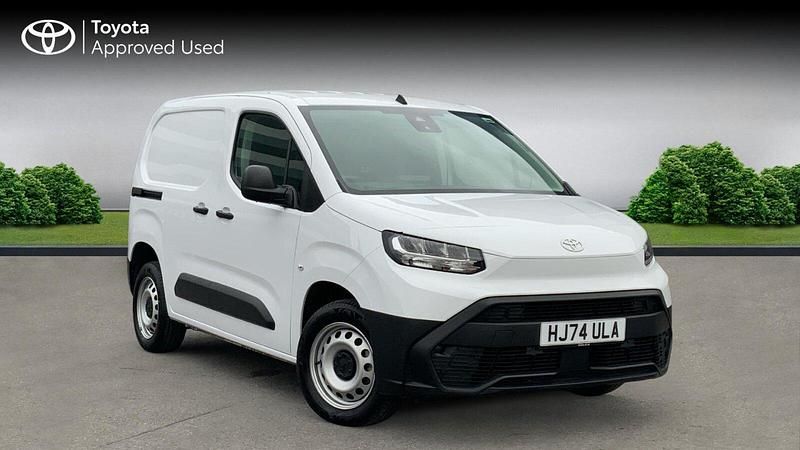 Icy white Used 2024 Toyota Proace City Active MPV | £14,999 (Fair price) - Image 1/3