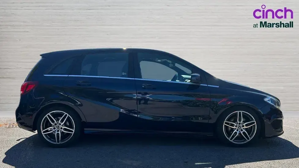 Käytetty Mercedes B220 Executive 177 HP (130 kW) 2018 Sininen Tila-auto