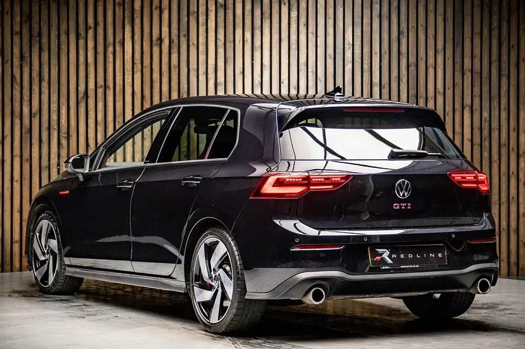 Begagnad VW Golf VIII GTI 2022 Svart Halvkombi