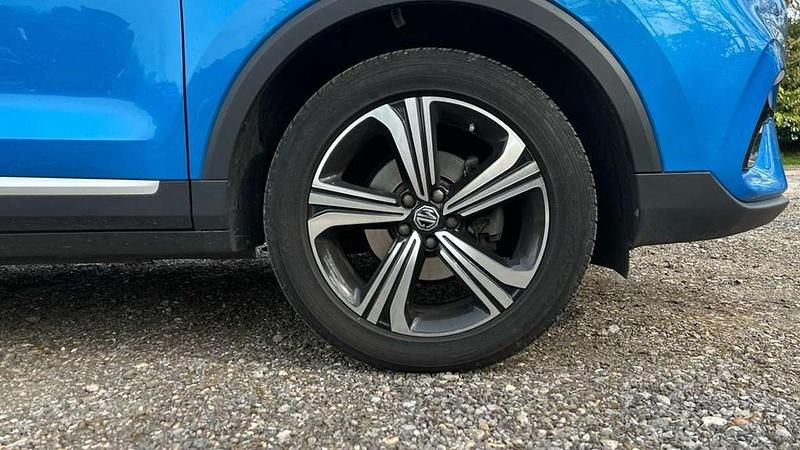 Używany MG ZS Excite 105 KM (77 kW) 2024 Niebieski SUV