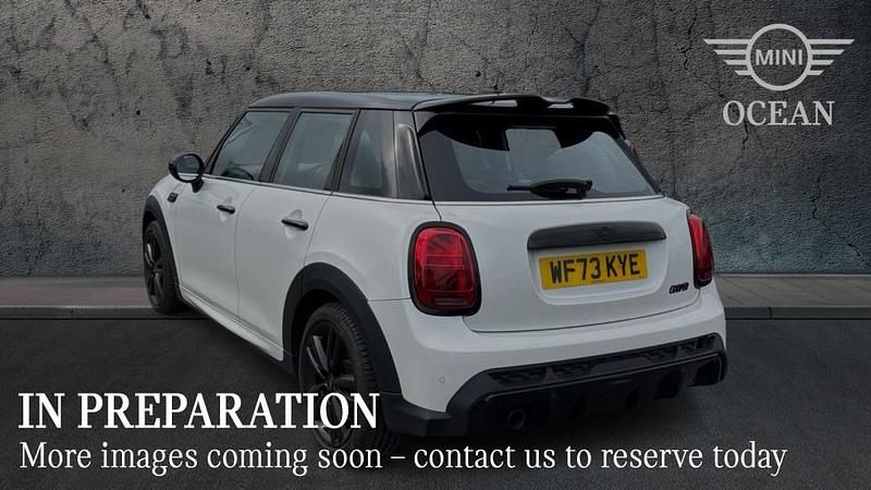 Begagnad Mini Cooper Hatch 134 HK (98 kW) 2023 Vit Halvkombi