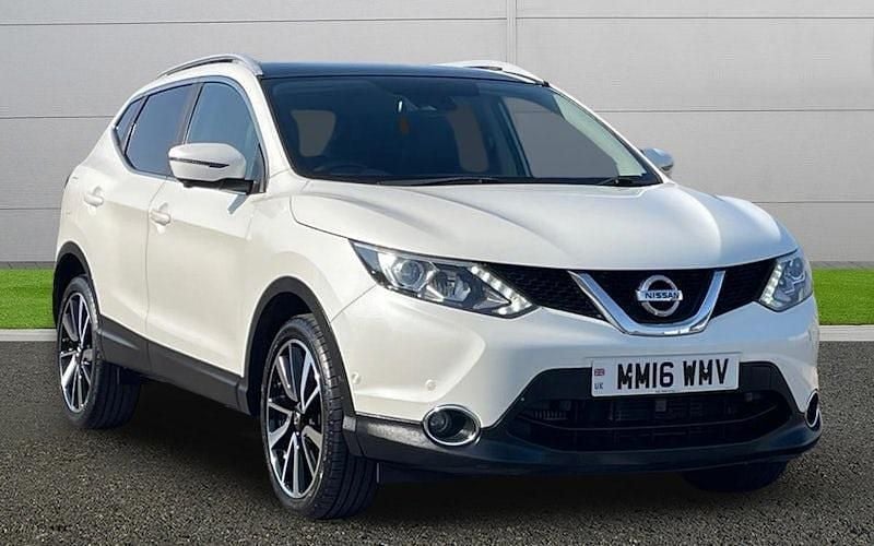 Used Nissan Qashqai Tekna 116 HP (85 kW) 2016 White SUV