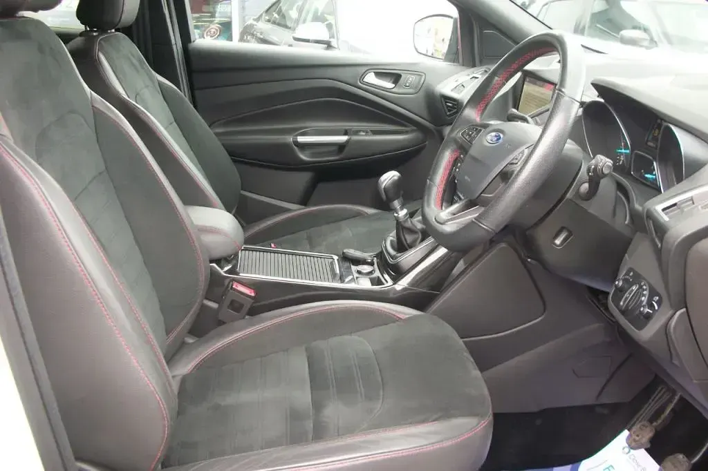 Used Ford Kuga ST-Line 150 HP (110 kW) 2019 White SUV