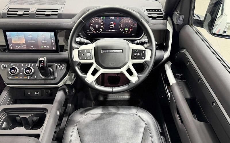 Used Land Rover Defender S 200 HP (147 kW) 2021 Estate