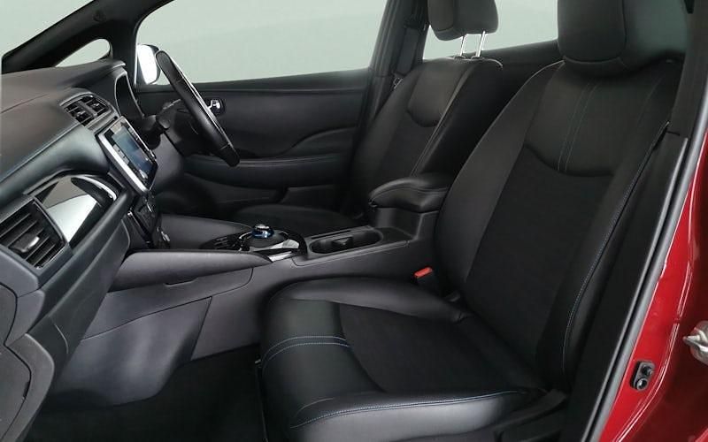 Used Nissan Leaf N-Connecta 160 kW (218 HP) 2021 Red Hatchback