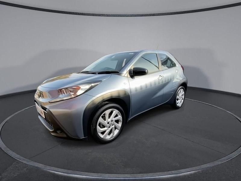 Used Toyota Aygo X PURE 72 HP (52 kW) 2024 Grey SUV